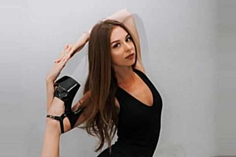 ava viktorija emeljanova 480x320 - Танцы