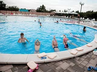 plavanie 2 320x240 tl - Релакс-зона: Бассейн, баня, хаммам