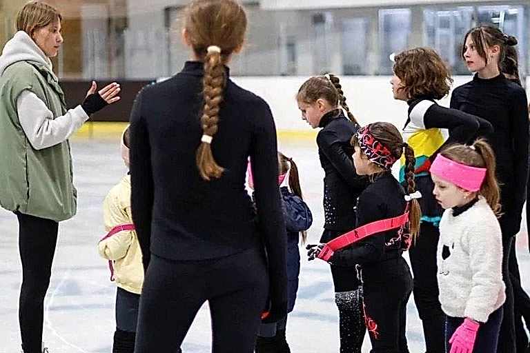 hokkey fk raspisanie na leto cover - Фигурное катание