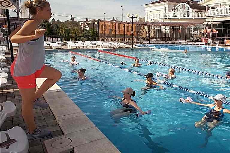 preimushhestva akvaajerobiki dlja zdorovja i krasivoj figury cover - Светлана Горшенева