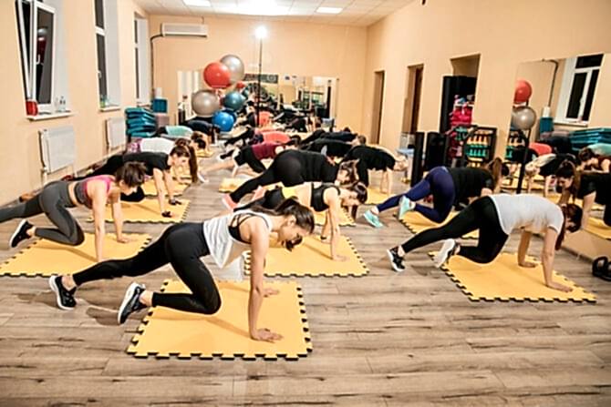 gruppovye trenirovki tatarenko cover 670x447 - Групповые тренировки или тренажерный зал, что выбрать?