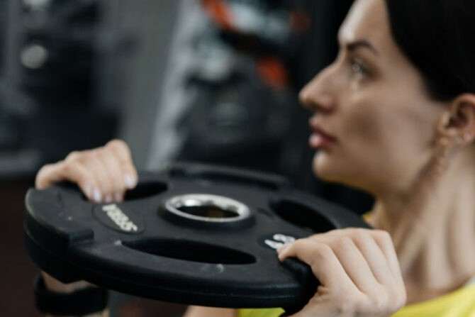 Протеиновые батончики: стоит ли они вашего здоровья? brunina 16 cover 670x447 - Q10: Почему эта молекула незаменима для женского здоровья?