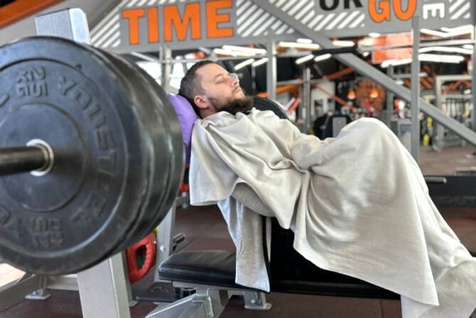 Важность растяжки после силовых тренировок для восстановления ivanov 2 cover 670x447 - Важность раннего сна и отдыха для повышения эффективности тренировок