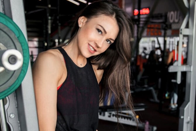 tatarenko64 cover 670x447 - Четкий овал лица, подтянутая шея, подбородок - как на это влияет осанка и стопы?