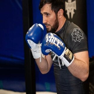 edb pride 364 320x320 - Тренеры